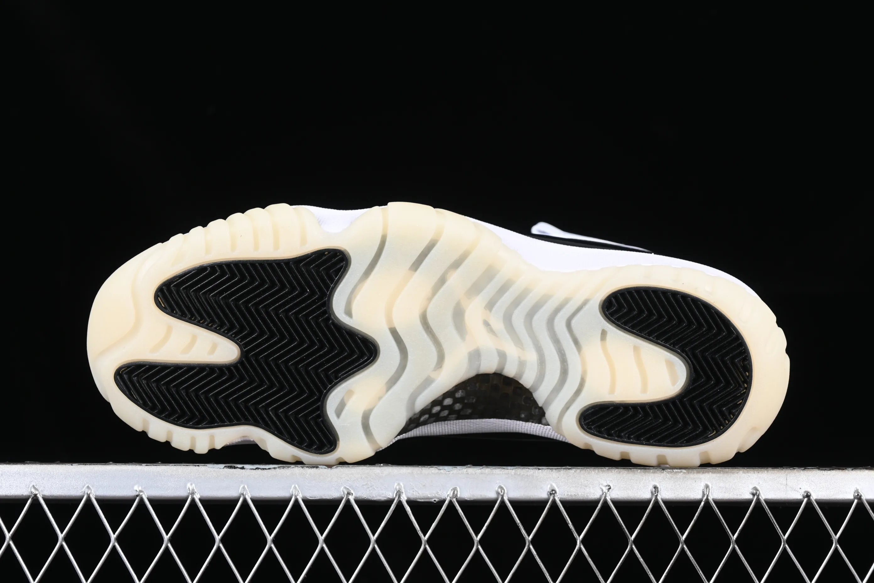 All Categories Air Jordan Jordan series basketball shoes Air Jordan 11 OG version Air Jordan 11 "DMP" AJ11 Joe 11 gold brick Kang buckle genuine carbon first layer CT8012-170